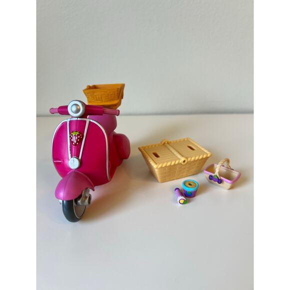 Strawberry Shortcake "Goodies-To-Go" Scooter and Blueberry Pie Accessories - Picture 7 of 10